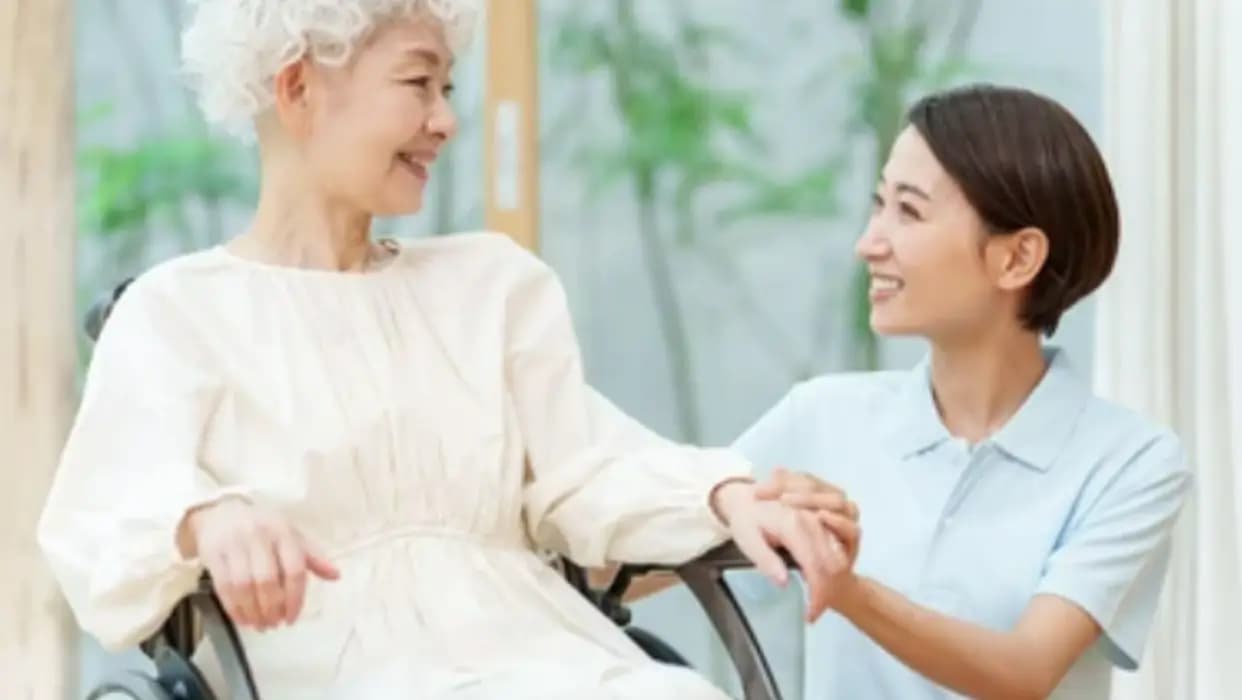 照伴隨：照護師陪伴長輩，從醫院到家